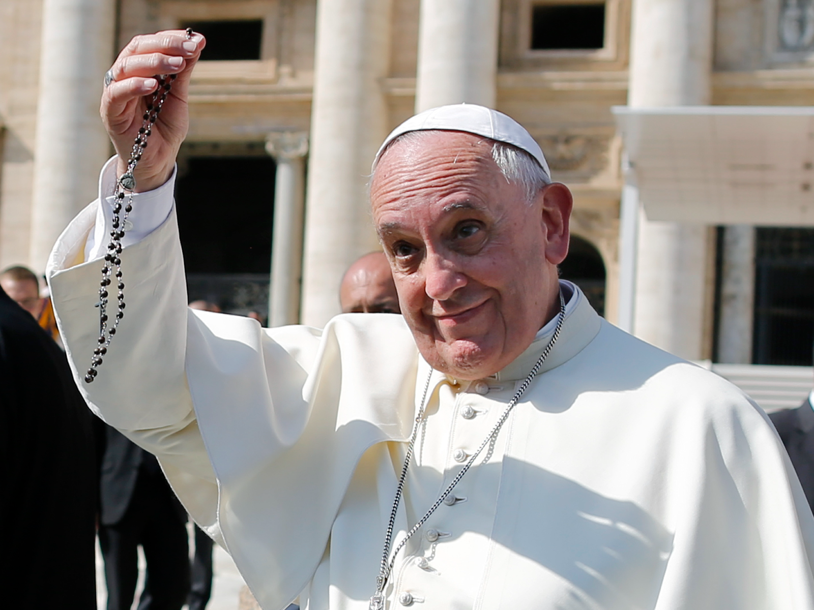 Terço Ungido pelo Papa Francisco – A Última Bênção Viva da Fé