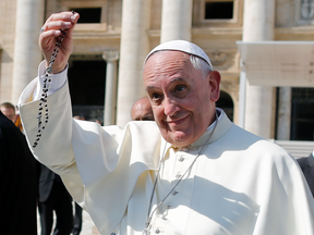 Terço Ungido pelo Papa Francisco – A Última Bênção Viva da Fé
